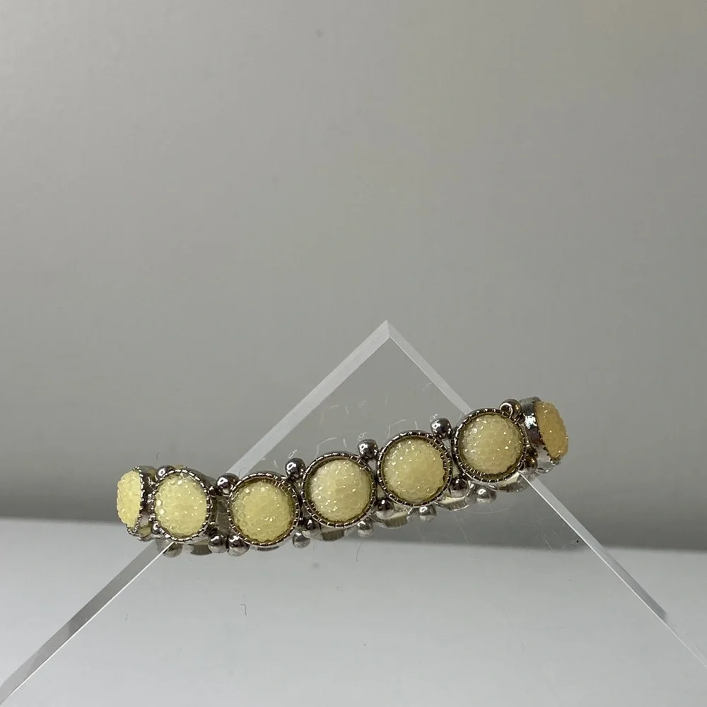 Stretchy bracelet